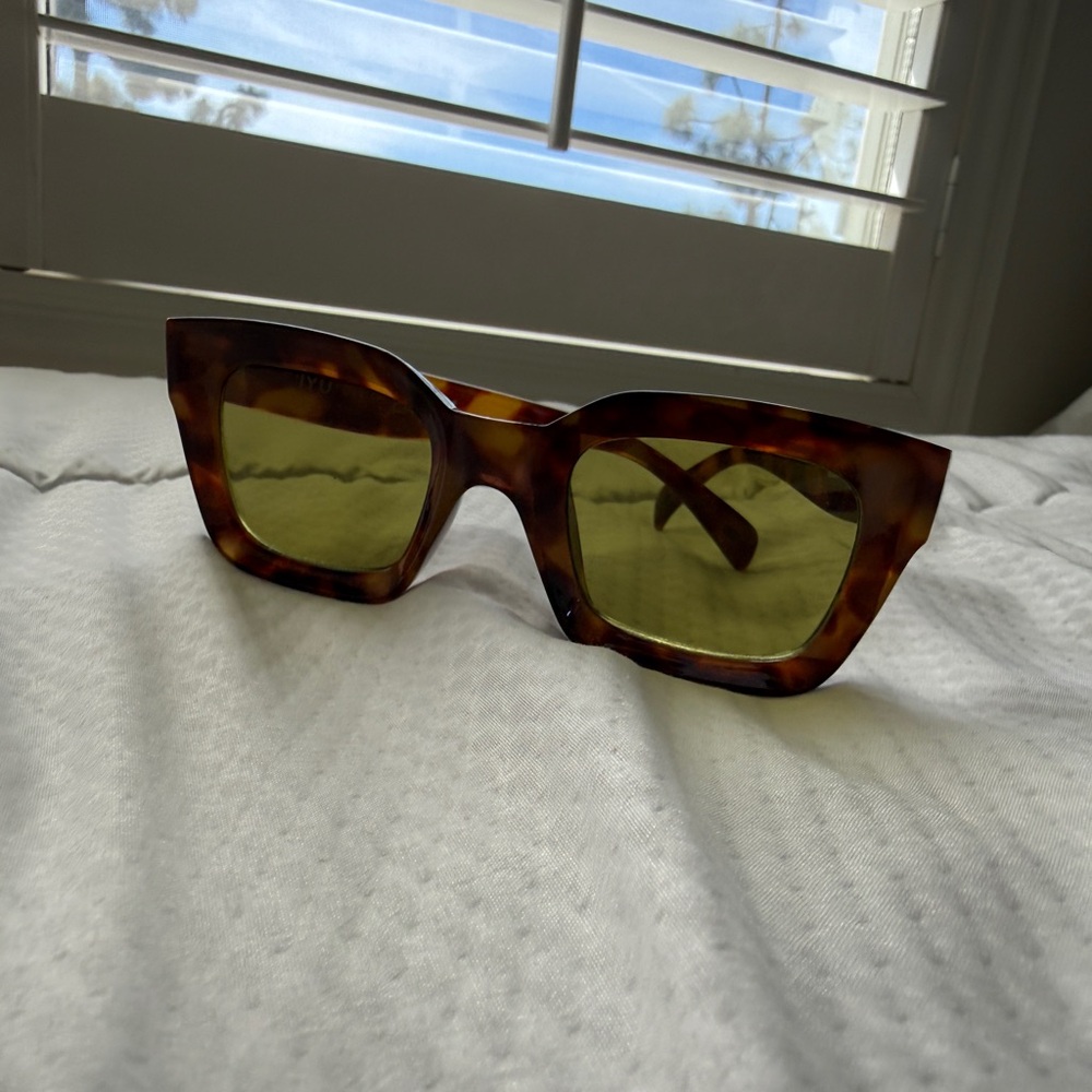 IYÜ Tortoiseshell Rectangular Women’s Sunglasses … - image 2